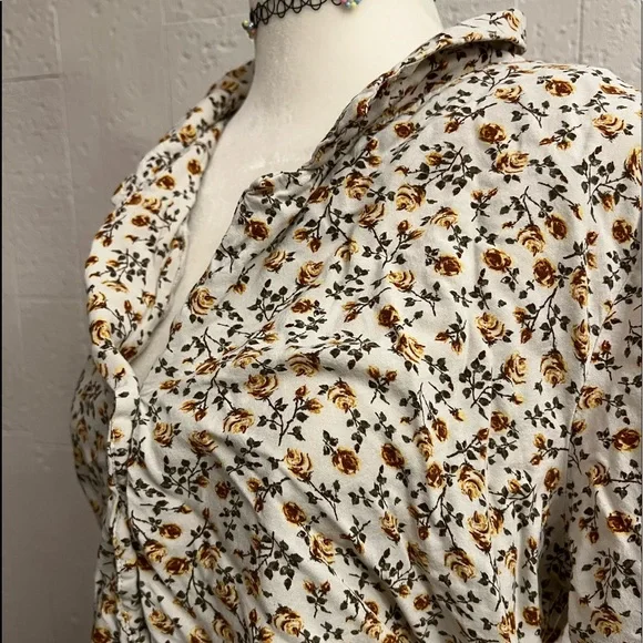 Large blouse - Picture 2 of 5